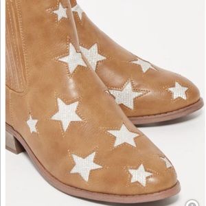 🔥Taupe Metallic star cutout booties size 71/2 ,8